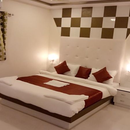 מומביי Flagship 83490 Hotel Bently Palace מראה חיצוני תמונה