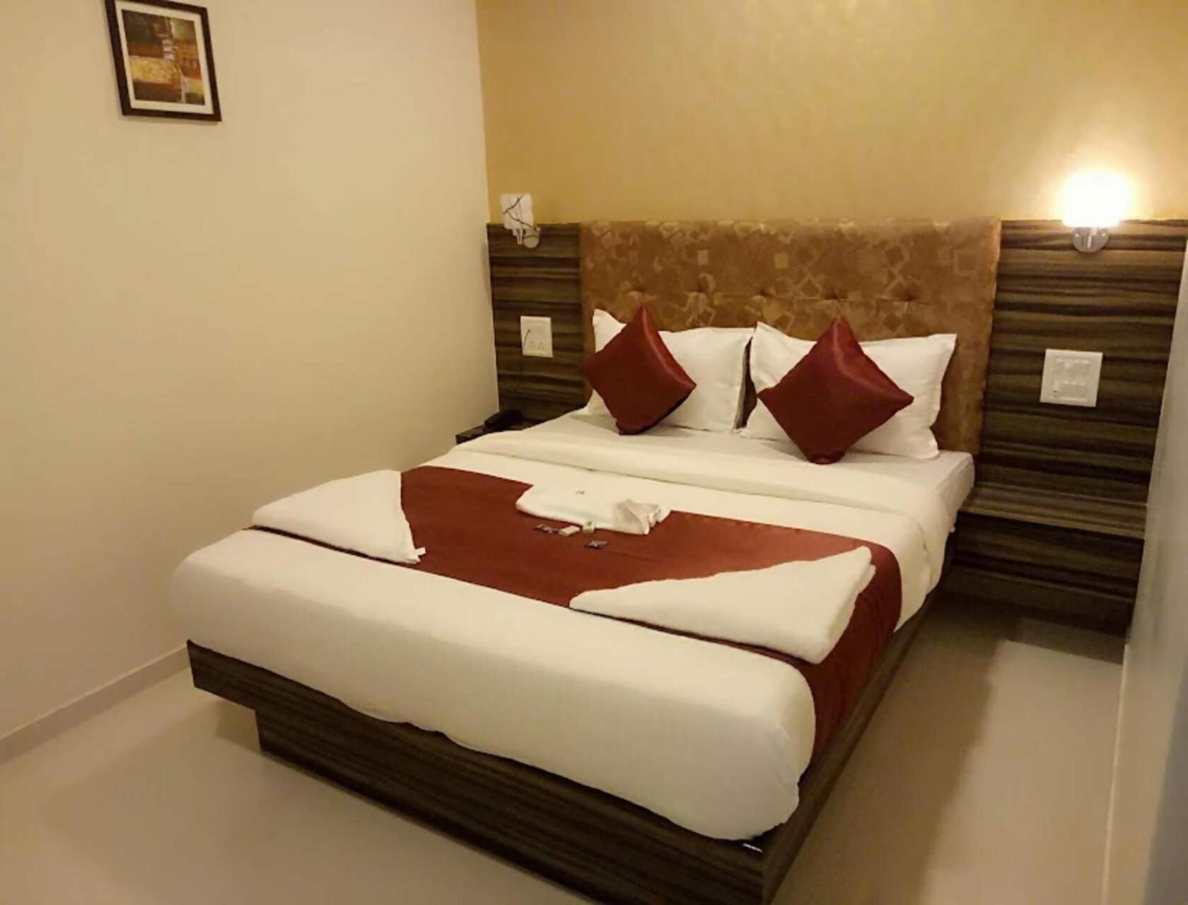 מומביי Flagship 83490 Hotel Bently Palace מראה חיצוני תמונה